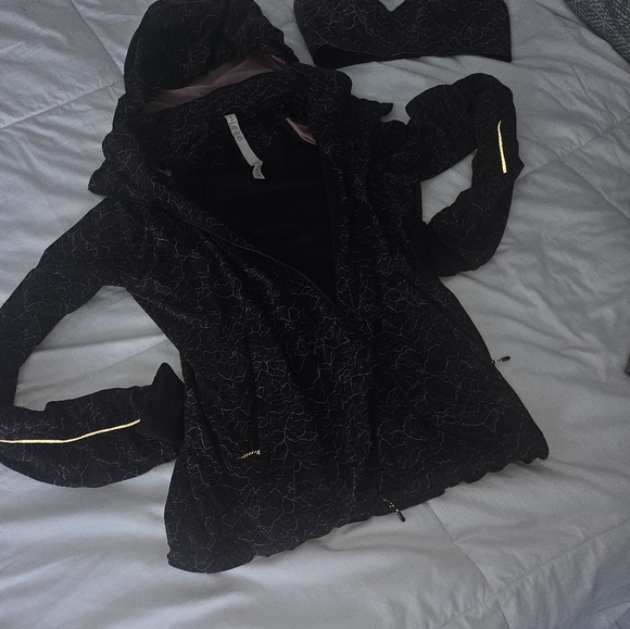 Lululemon jacket and bra size 6 size 34DD - Picture 6 of 9